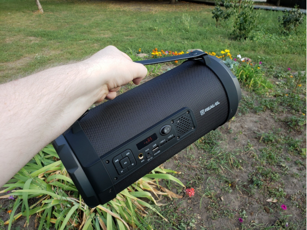 Real-EL X-730 дуже легка - всього 2 кг