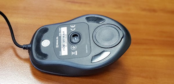 Вид знизу мишки Real-EL_RM-747