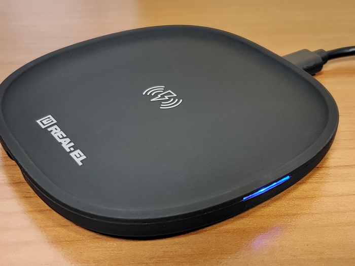 besprovodnaya-zaryadka-real-el-wl-740