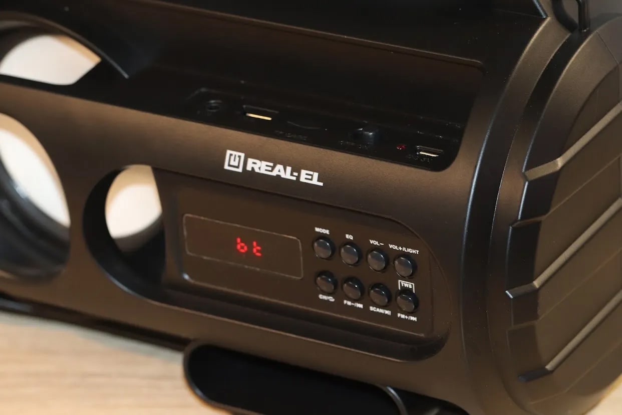 tehnicheskie-harakteristiki-kolonki-REAL-EL-X-710