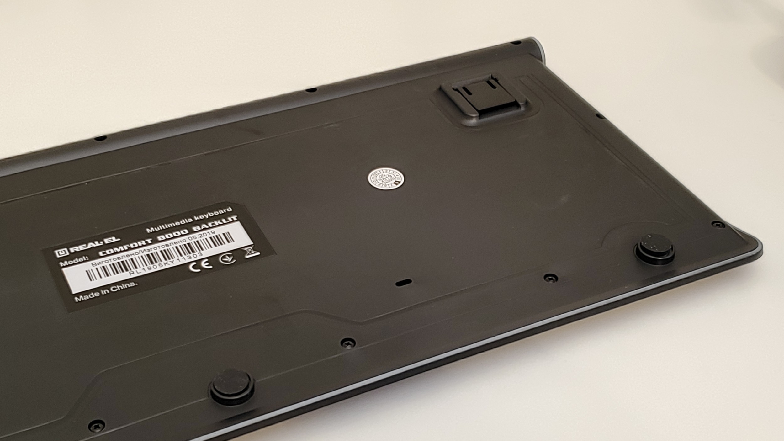 Фото тыльной стороны клавиатуры REAL-EL Comfort 8000 Backlit