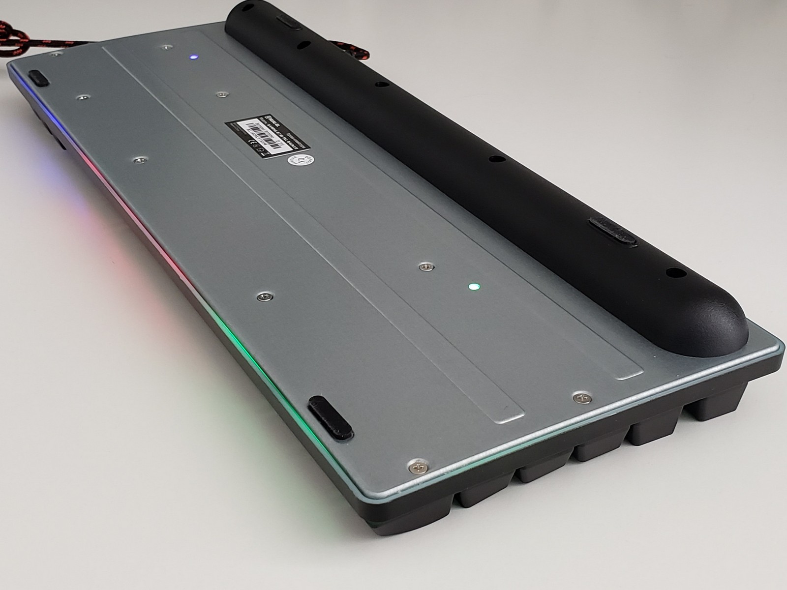 Фото нижней части корпуса клавиатуры REAL-EL Gaming 8710 TKL Backlit