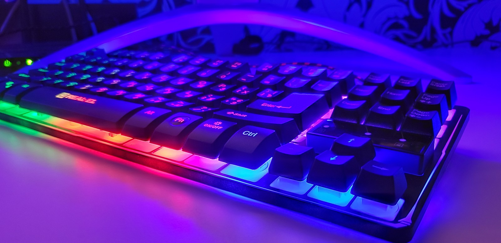 Фото подсветки клавиатуры REAL-EL Gaming 8710 TKL Backlit