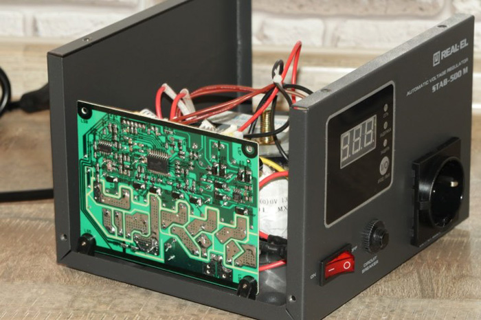 vnutri_stabilizatora_REAL_EL_STAB_500_M