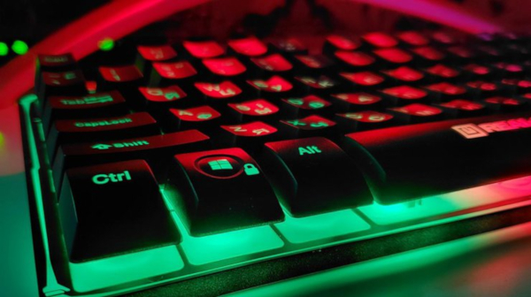 Гарно, тихо і недорого: огляд ігрової клавіатури Real-EL 8710 TKL Backlit